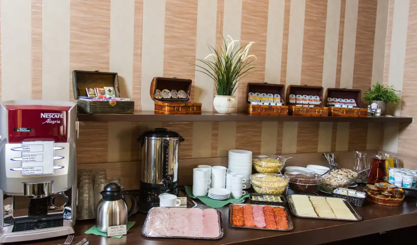Central Hotel 21 Budapest - M�rcius 15. - teljes el�refizet�ssel (min. 2 �j)