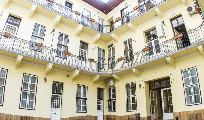 Central Hotel 21 Budapest - M�rcius 15. - teljes el�refizet�ssel (min. 2 �j)