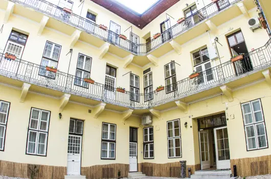 Central Hotel 21 - M�rcius 15. 