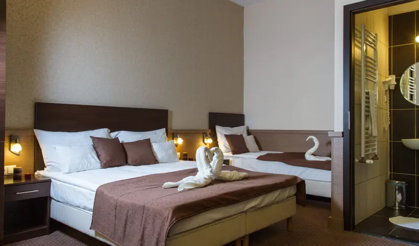 Central Hotel 21 Budapest - M�rcius 15. - teljes el�refizet�ssel (min. 2 �j)