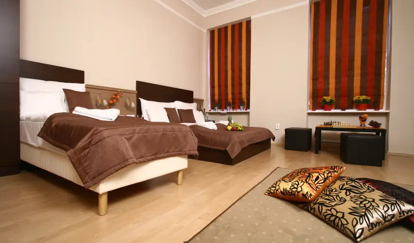 Central Hotel 21 Budapest - M�rcius 15. - teljes el�refizet�ssel (min. 2 �j)