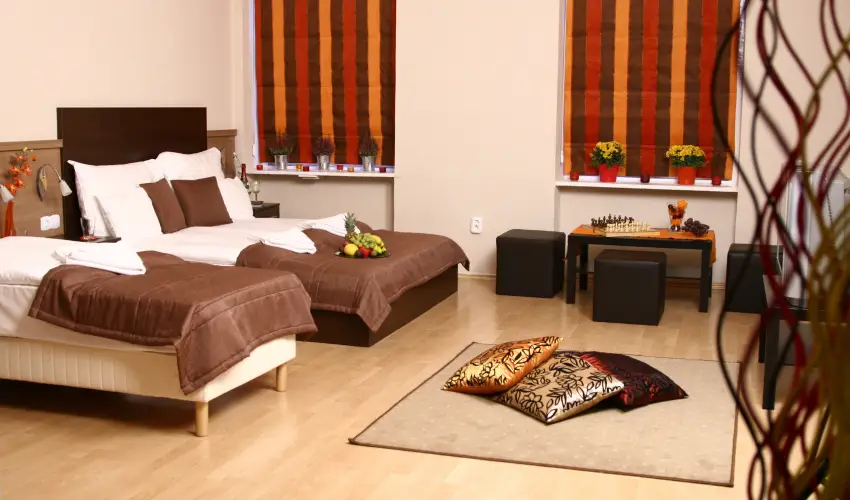 Central Hotel 21 Budapest - M�rcius 15. - teljes el�refizet�ssel (min. 2 �j)