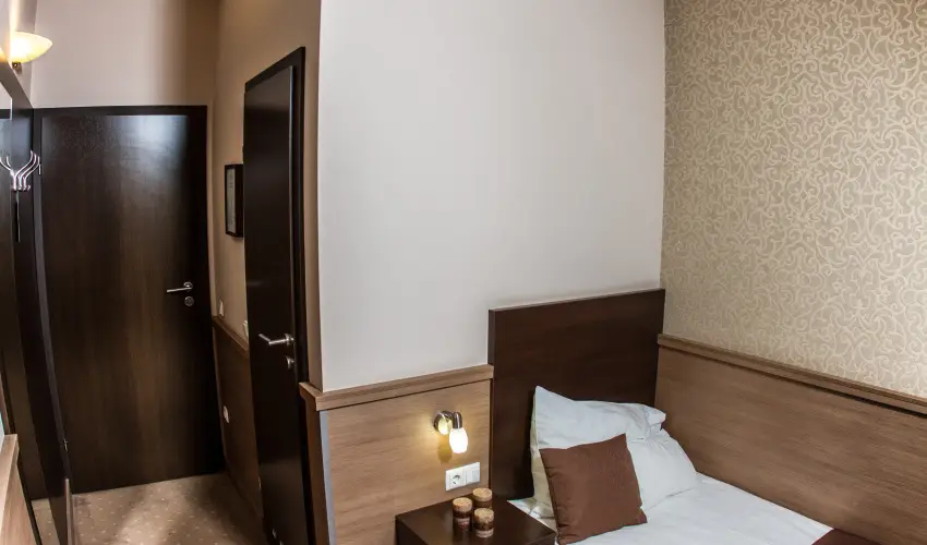 Central Hotel 21 Budapest - M�rcius 15. - teljes el�refizet�ssel (min. 2 �j)