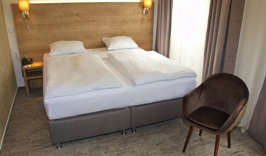 City Hotel Ring Budapest - M�rcius 15. (min. 3 �j)