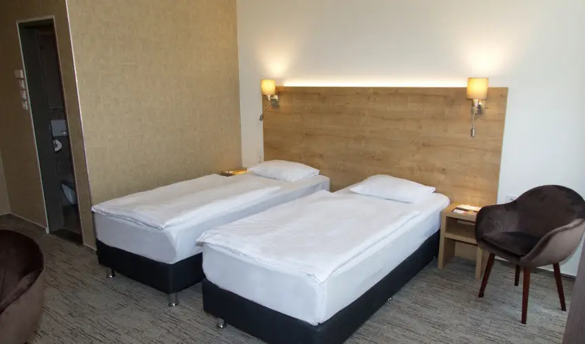 City Hotel Ring Budapest - M�rcius 15. (min. 3 �j)