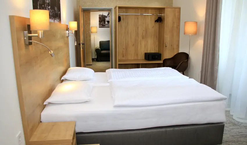 City Hotel Ring Budapest - M�rcius 15. (min. 3 �j)