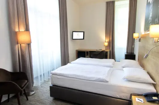 City Hotel Ring - M�rcius 15.