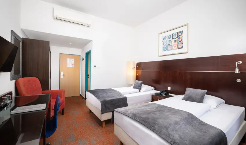 City Hotel M�ty�s Budapest - M�rcius 15.  (min. 3 �j)