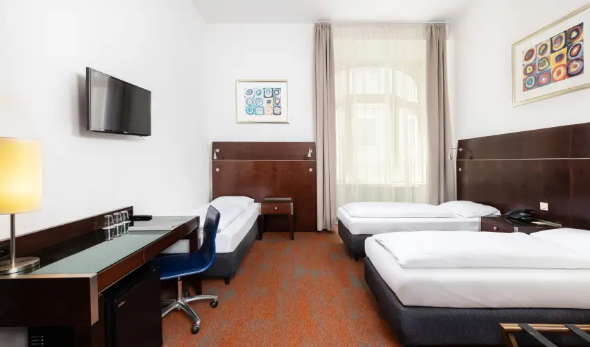 City Hotel M�ty�s Budapest - M�rcius 15.  (min. 3 �j)