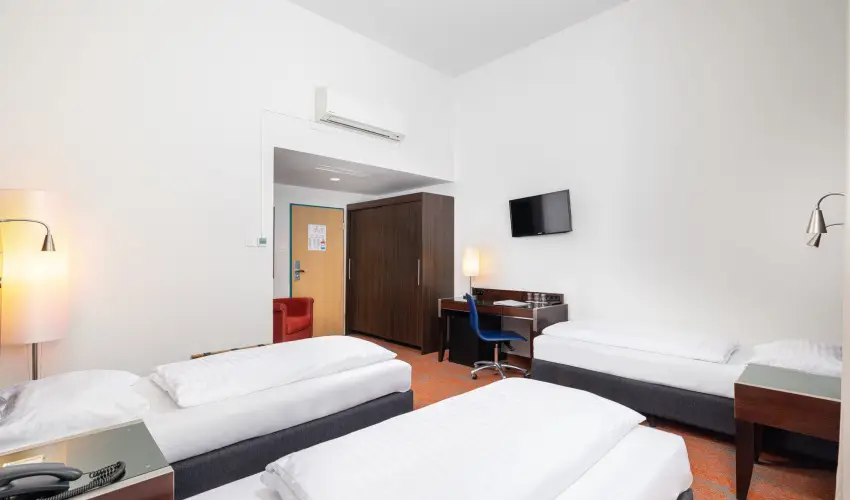 City Hotel M�ty�s Budapest - M�rcius 15.  (min. 3 �j)