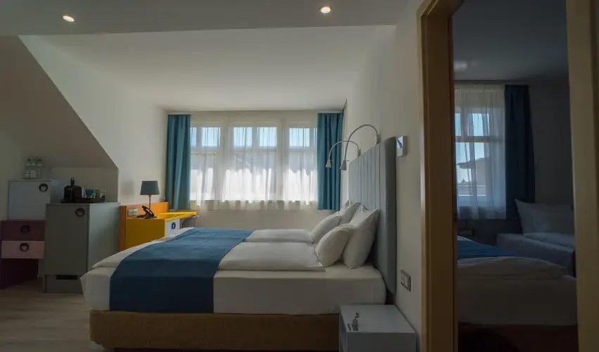 Hotel Civitas Sopron - M�rcius 15. - teljes el�refizet�ssel