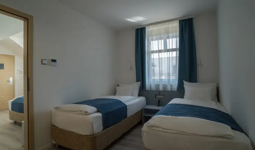 Hotel Civitas Sopron - M�rcius 15. - teljes el�refizet�ssel