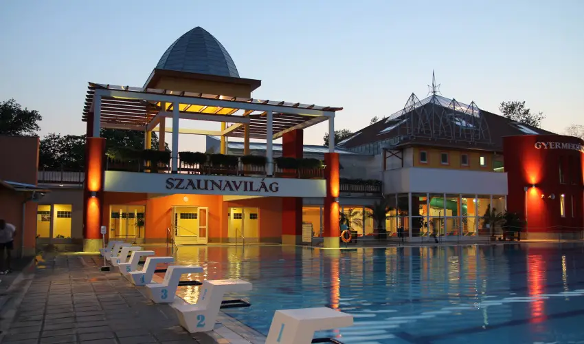 Colosseum Wellness Hotel M�rahalom - M�rcius 15. 