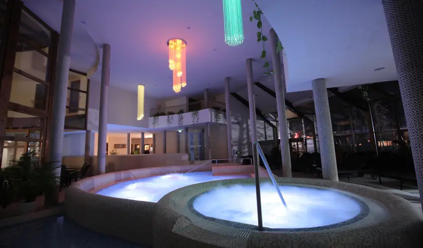 Colosseum Wellness Hotel M�rahalom - M�rcius 15. 