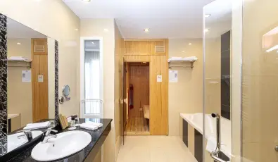 Colosseum Wellness Hotel M�rahalom