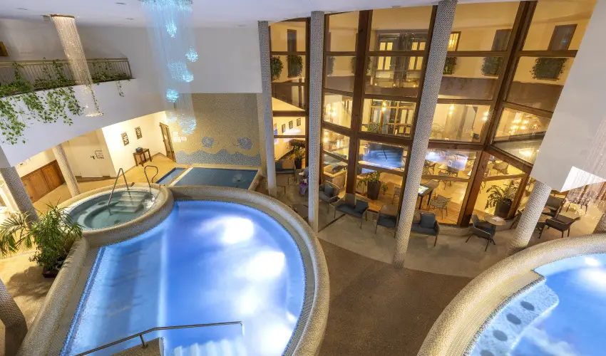 Colosseum Wellness Hotel M�rahalom - M�rcius 15. 