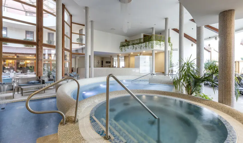 Colosseum Wellness Hotel M�rahalom - M�rcius 15. 
