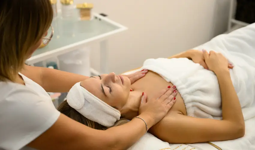 Colosseum Wellness Hotel M�rahalom - M�rcius 15. 