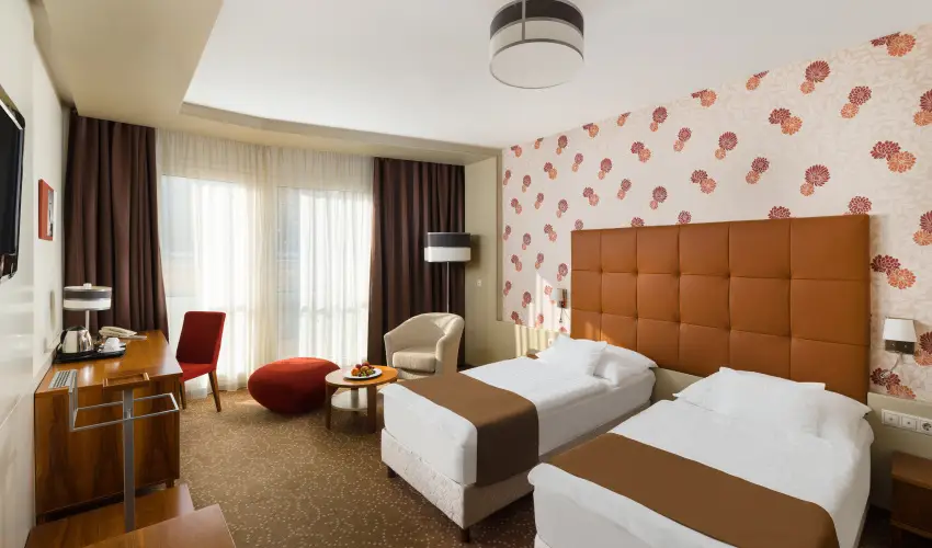 Corso Hotel P�cs P�cs - M�rcius 15. 