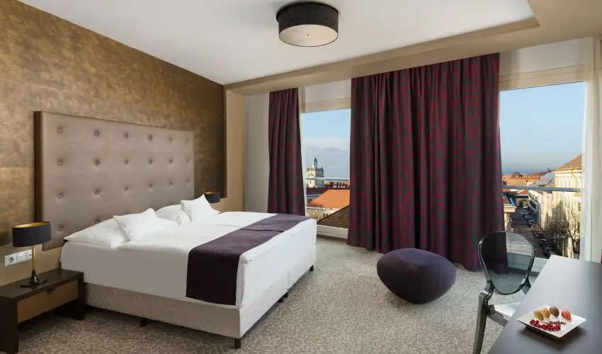 Corso Hotel P�cs P�cs - M�rcius 15. 