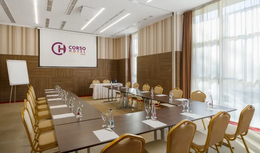 Corso Hotel P�cs P�cs - M�rcius 15. 
