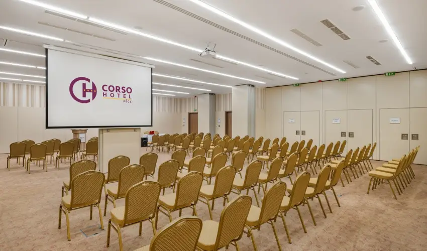 Corso Hotel P�cs P�cs - M�rcius 15. 