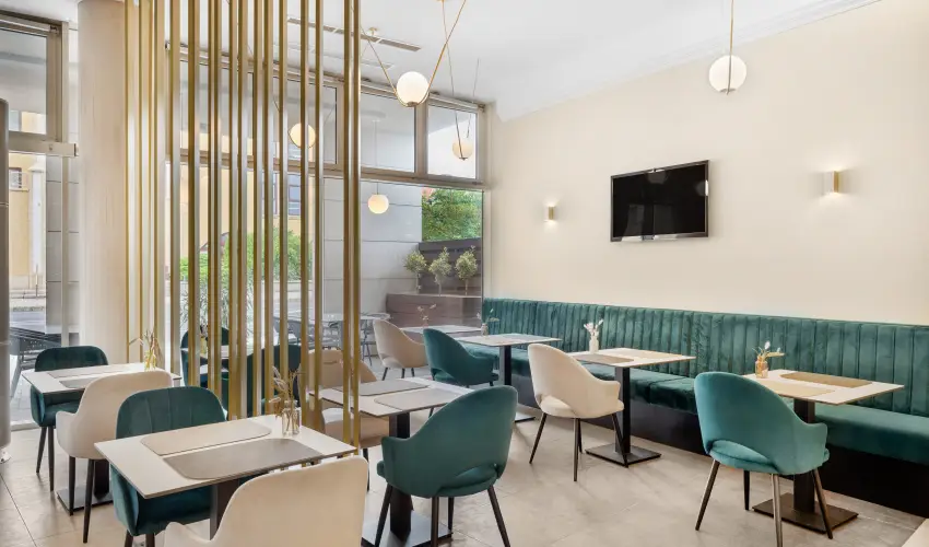 Corso Hotel P�cs P�cs - M�rcius 15. 