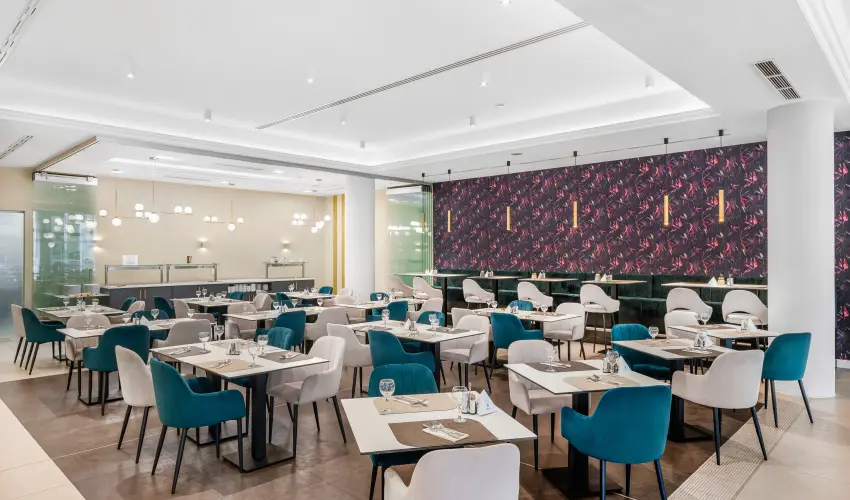 Corso Hotel P�cs P�cs - M�rcius 15. 