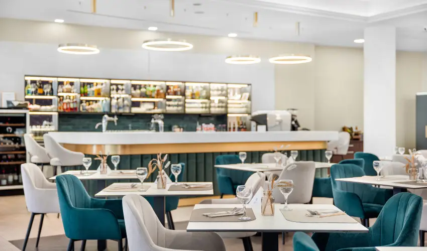 Corso Hotel P�cs P�cs - M�rcius 15. 