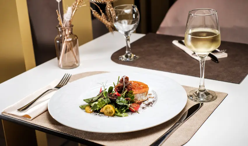 Corso Hotel P�cs P�cs - M�rcius 15. 
