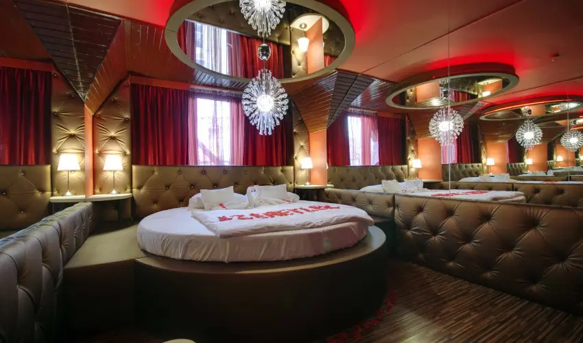 Corvin Hotel Gyula - M�rcius 15. 