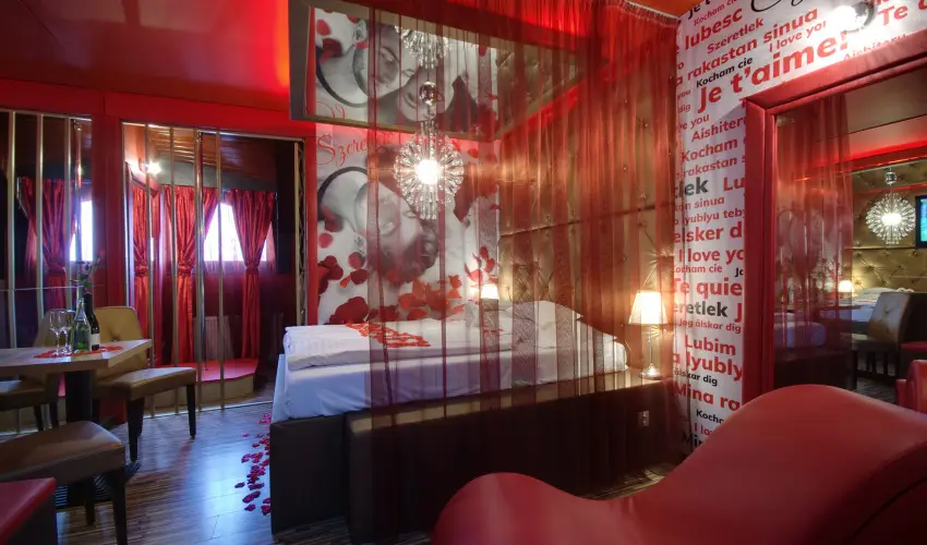 Corvin Hotel Gyula - M�rcius 15. 