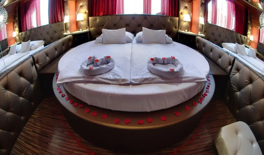 Corvin Hotel Gyula - M�rcius 15. 