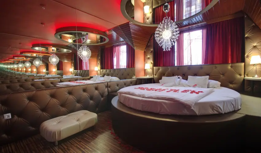 Corvin Hotel Gyula - M�rcius 15. 