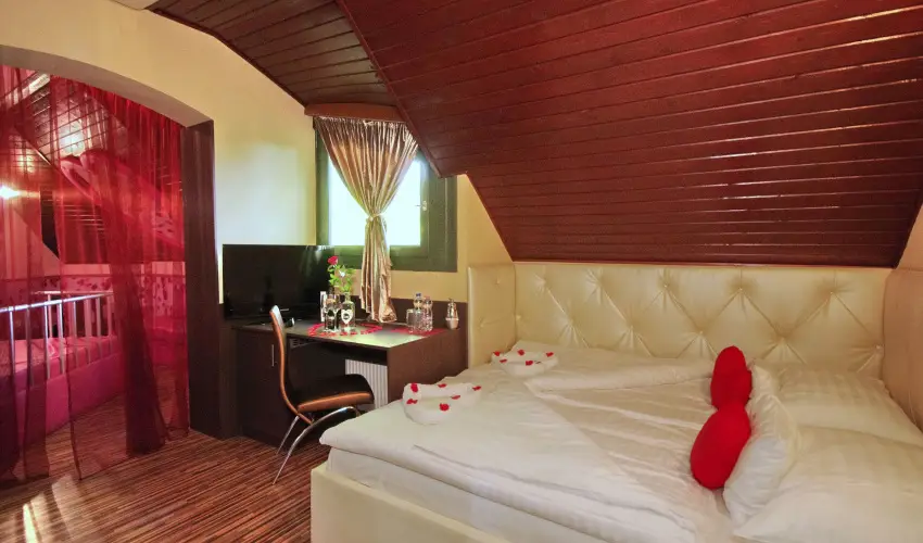 Corvin Hotel Gyula - M�rcius 15. 