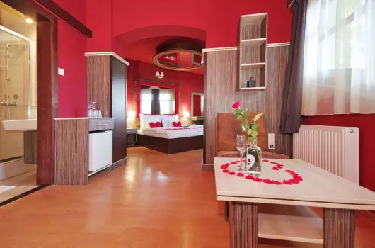 Corvin Hotel - M�rcius 15. 