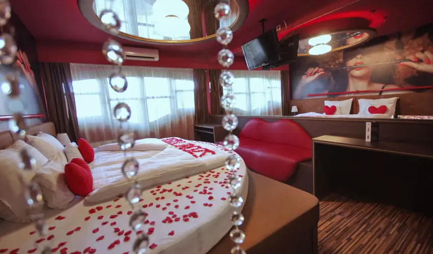 Corvin Hotel Gyula - M�rcius 15. 