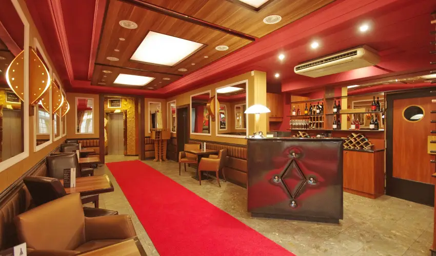 Corvin Hotel Gyula - M�rcius 15. 