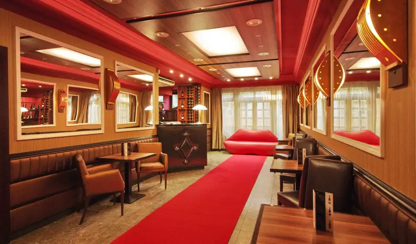 Corvin Hotel Gyula - M�rcius 15. 