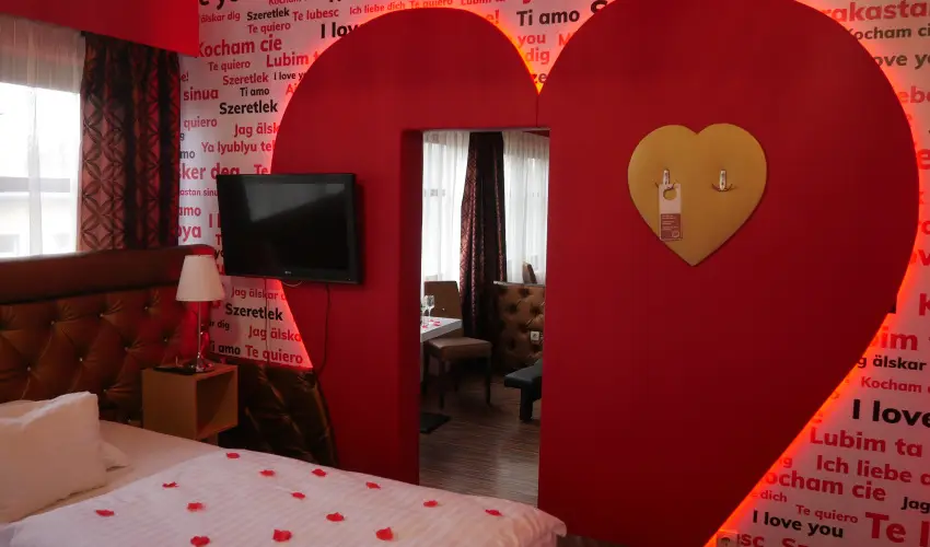 Corvin Hotel Gyula - M�rcius 15. 