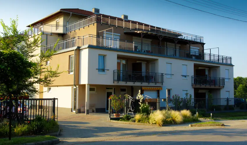Solaris Apartman & Resort Cserkesz�l� - M�rcius 15. 