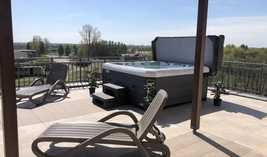 Solaris Apartman & Resort Cserkesz�l� - M�rcius 15. 