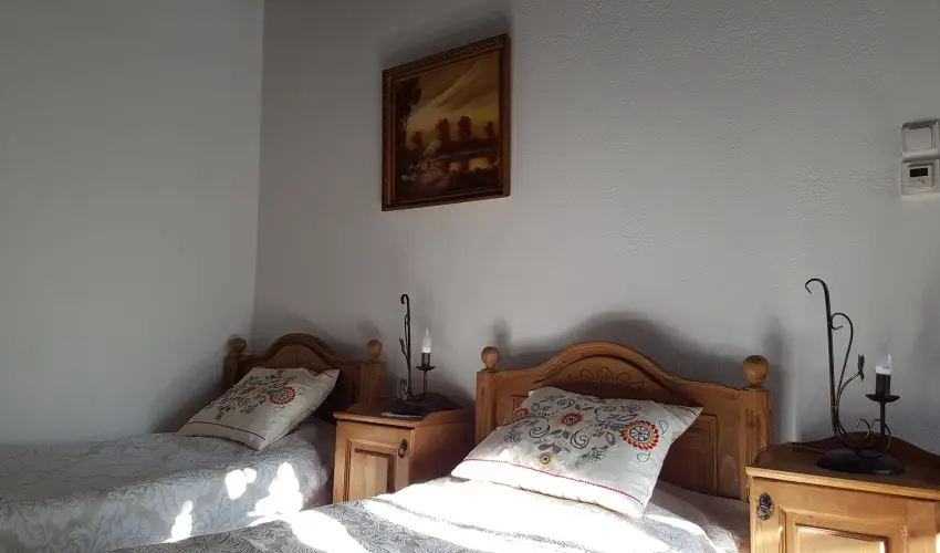 Czir�ka Vend�gh�z Tolcsva - M�rcius 15.  (min. 2 �j)