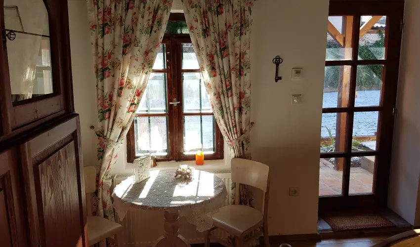 Czir�ka Vend�gh�z Tolcsva - M�rcius 15.  (min. 2 �j)