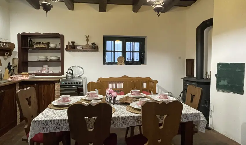 Czir�ka Vend�gh�z Tolcsva - M�rcius 15.  (min. 2 �j)