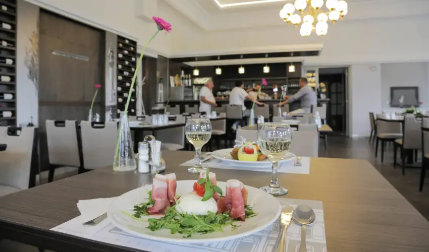 Duna Wellness Hotel Baja - M�rcius 15. 