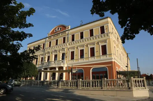 Duna Wellness Hotel - M�rcius 15. 