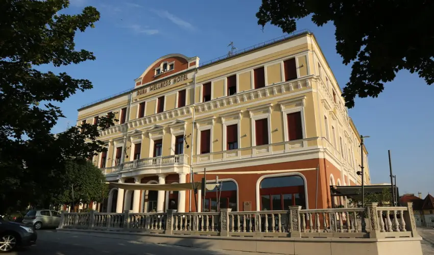 Duna Wellness Hotel Baja - M�rcius 15. 