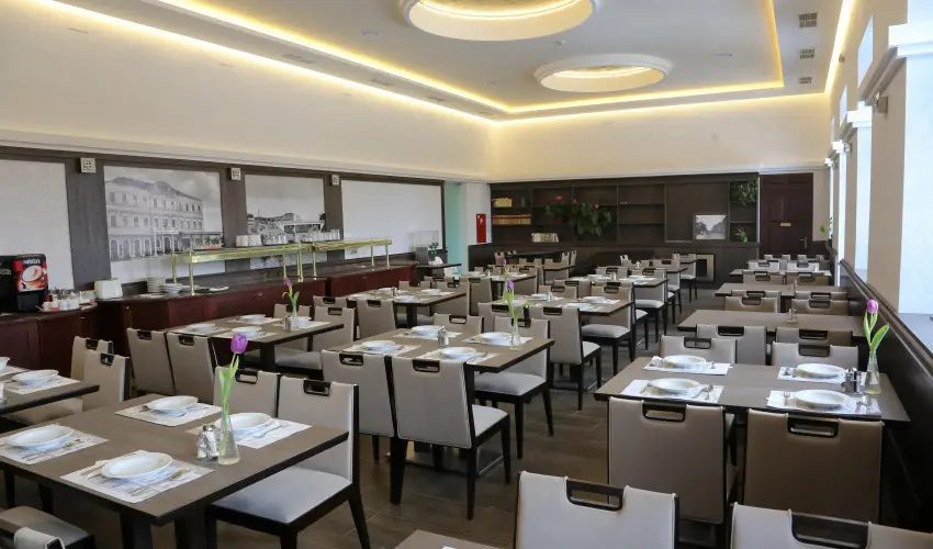 Duna Wellness Hotel Baja - M�rcius 15. 