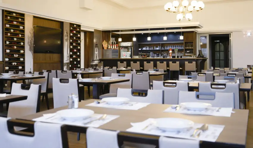 Duna Wellness Hotel Baja - M�rcius 15. 